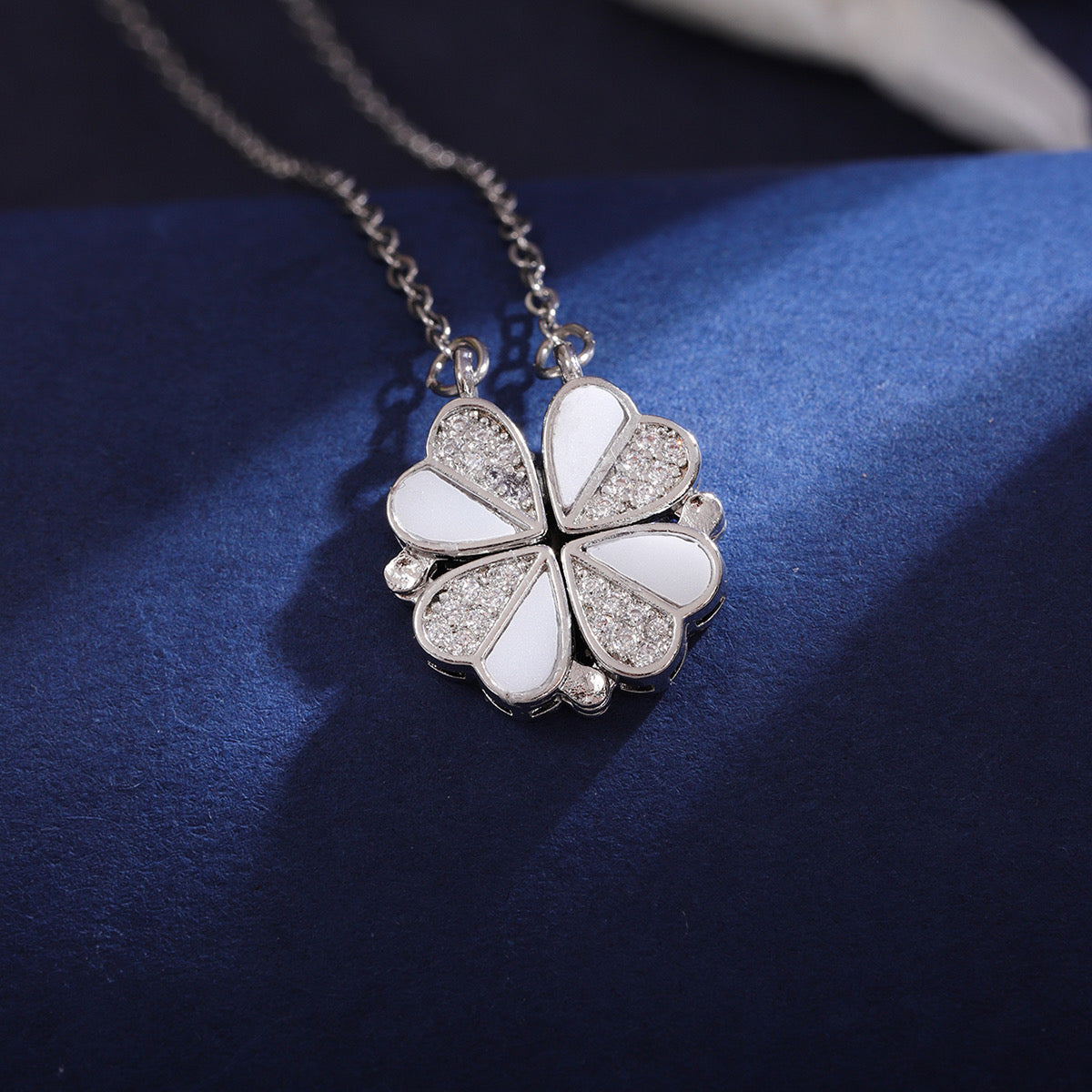 Collar trébol