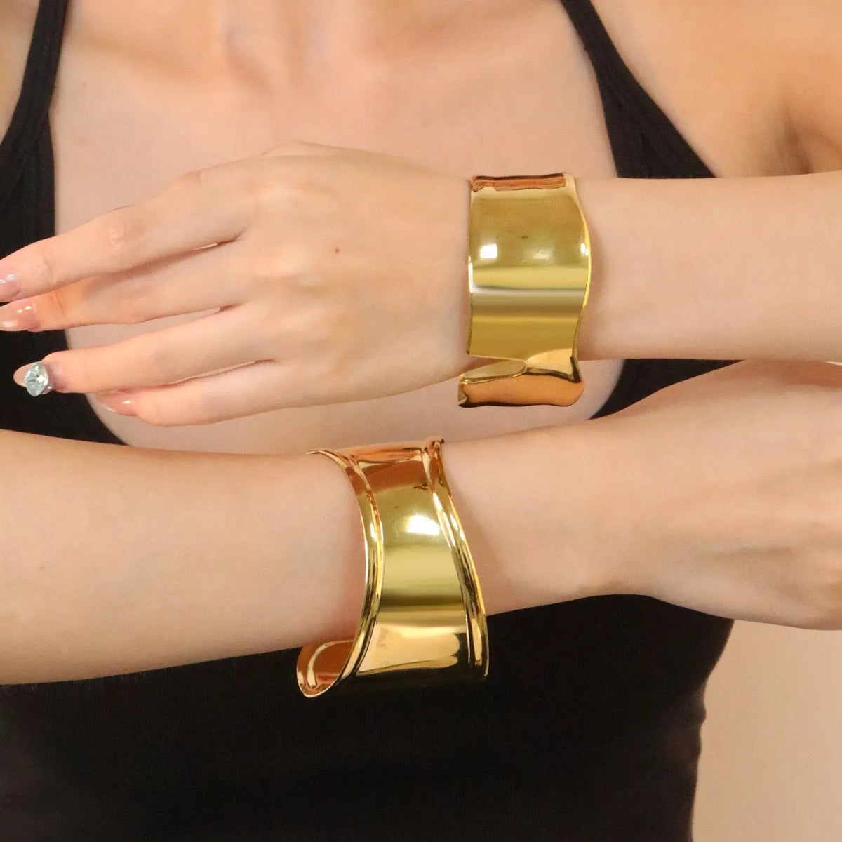 Pulsera Dorada Elegante de Acero – Diseño Moderno y Sofisticado