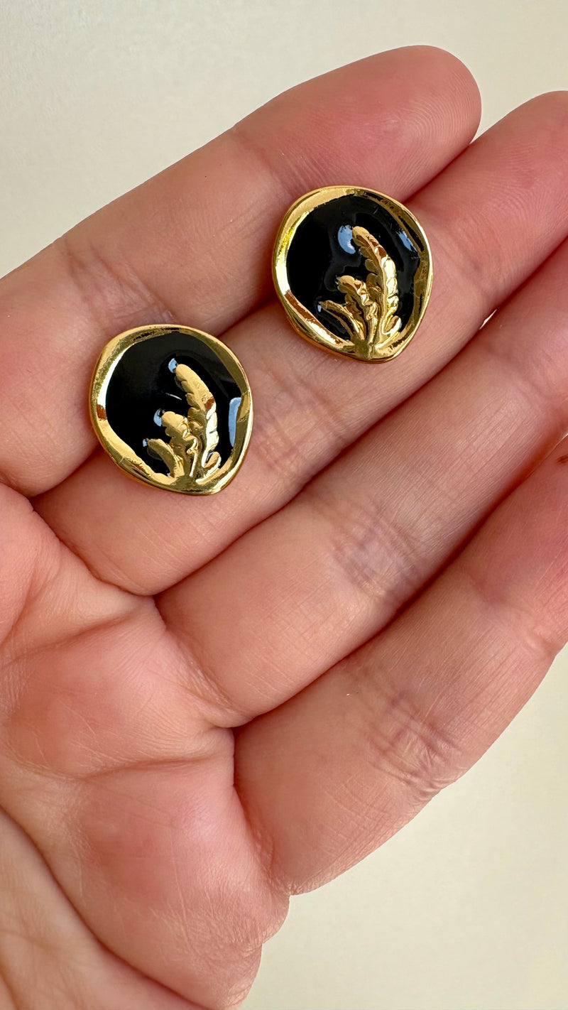 Aretes negros elegantes para mujer